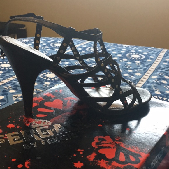 Heels - Picture 2 of 4